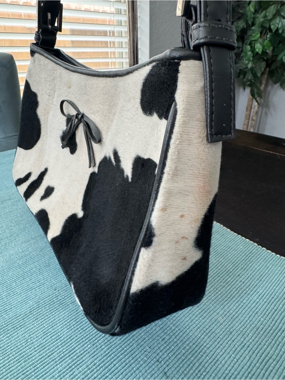Cow Print Black & White Pattern Shoulder Bag - Picture 5 of 9